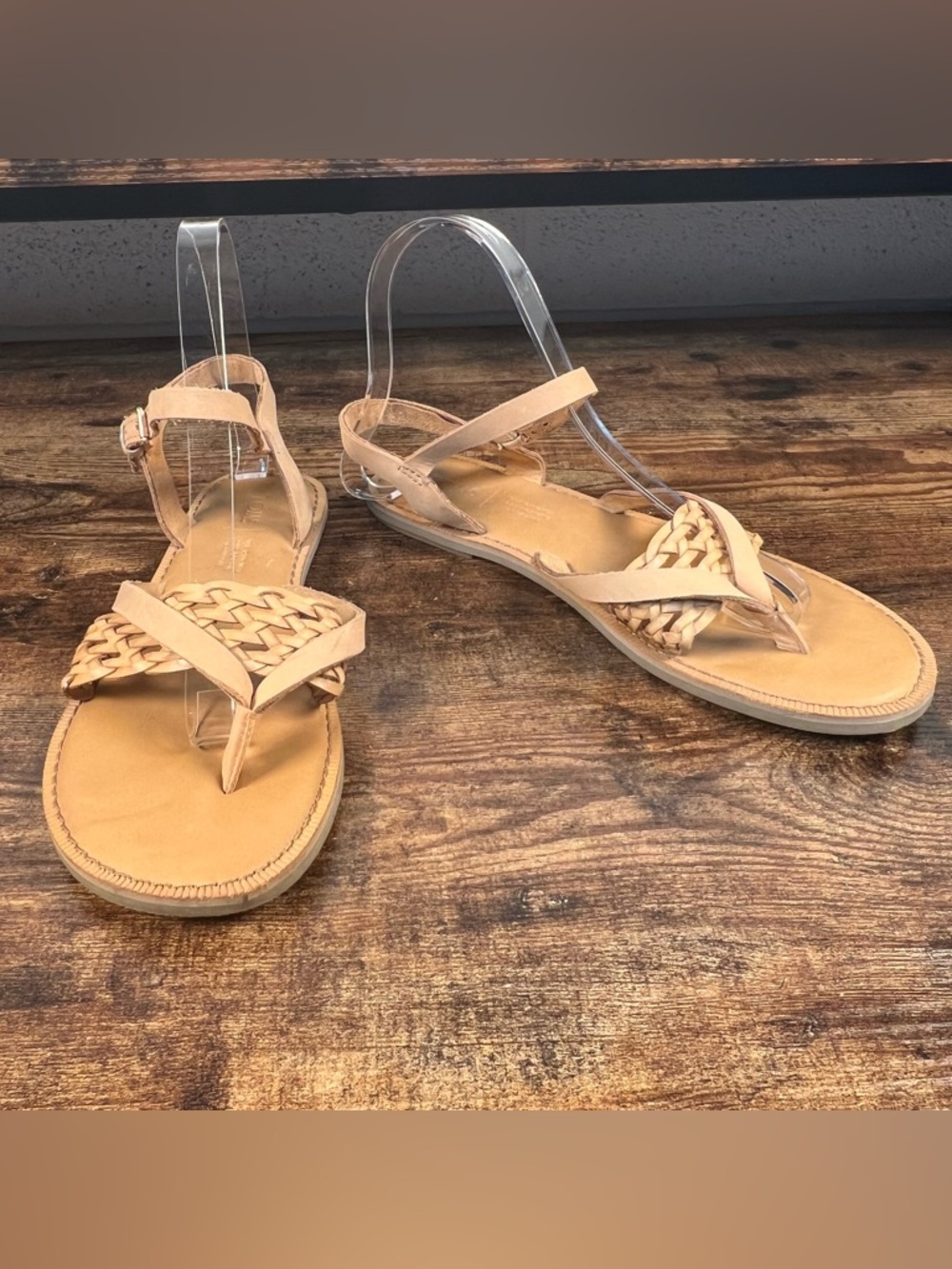 Toms Sandals Tan Flat Thong Toe Post Woven Strap Buckle Side women's 7